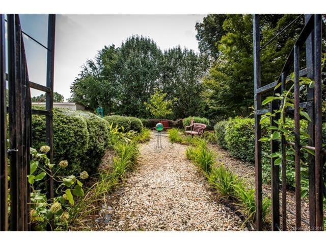 Matthews Manor Bed & Breakfast エクステリア 写真