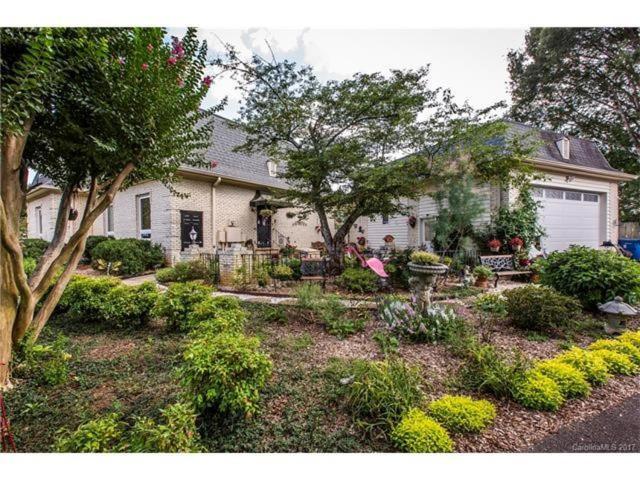 Matthews Manor Bed & Breakfast エクステリア 写真